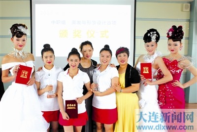 2014年全國職業院校中職組美發與形象設計專業技能大賽，大連女子職專學生任雪娜、丁琳琳、張東奇分獲兩金一銀的佳績，指導教師趙舒琪、于竺平獲評優秀指導教師。